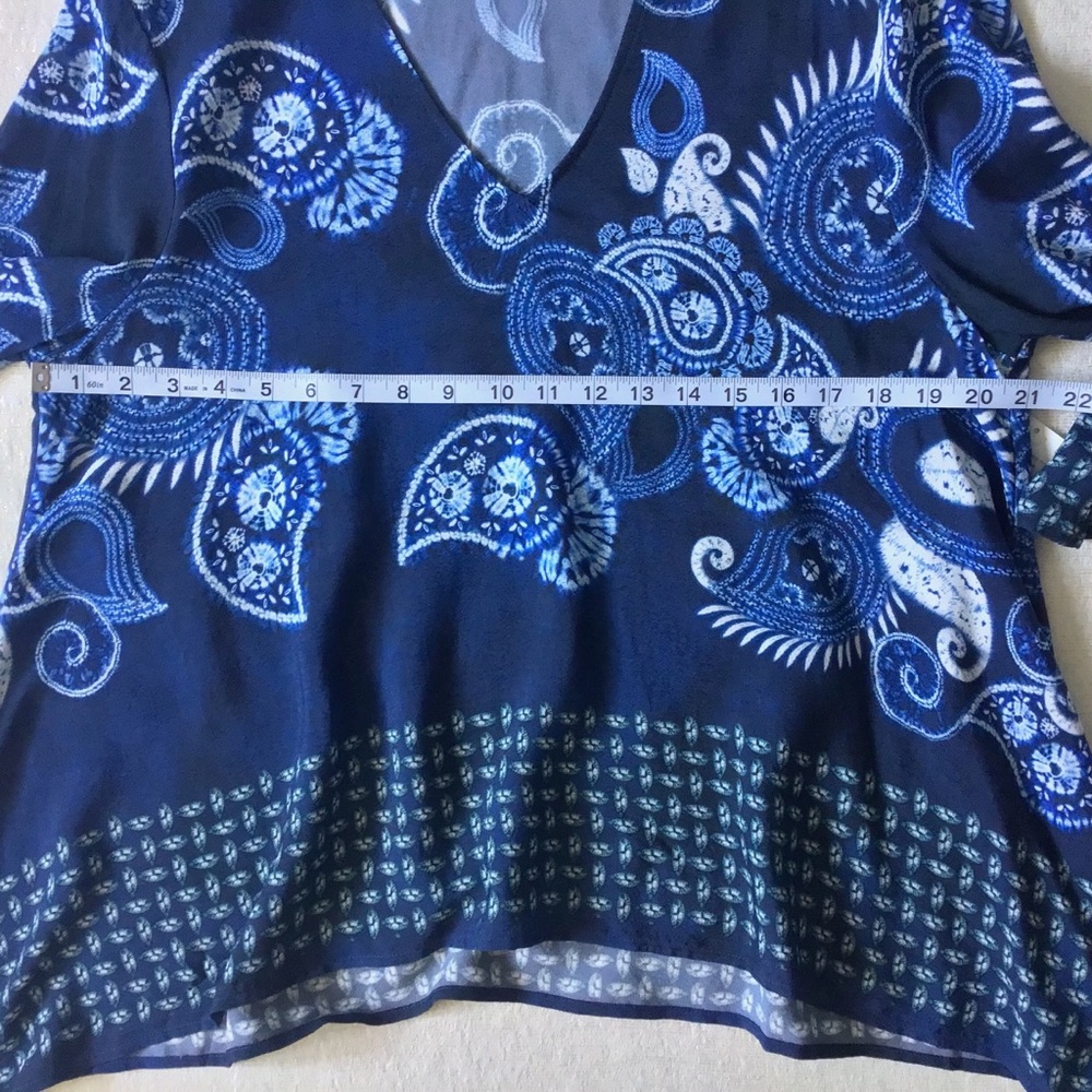 NEW Karen Kane Riviera Border Print Top Woman’s Size Large Blue Paisley Print - Picture 9 of 11